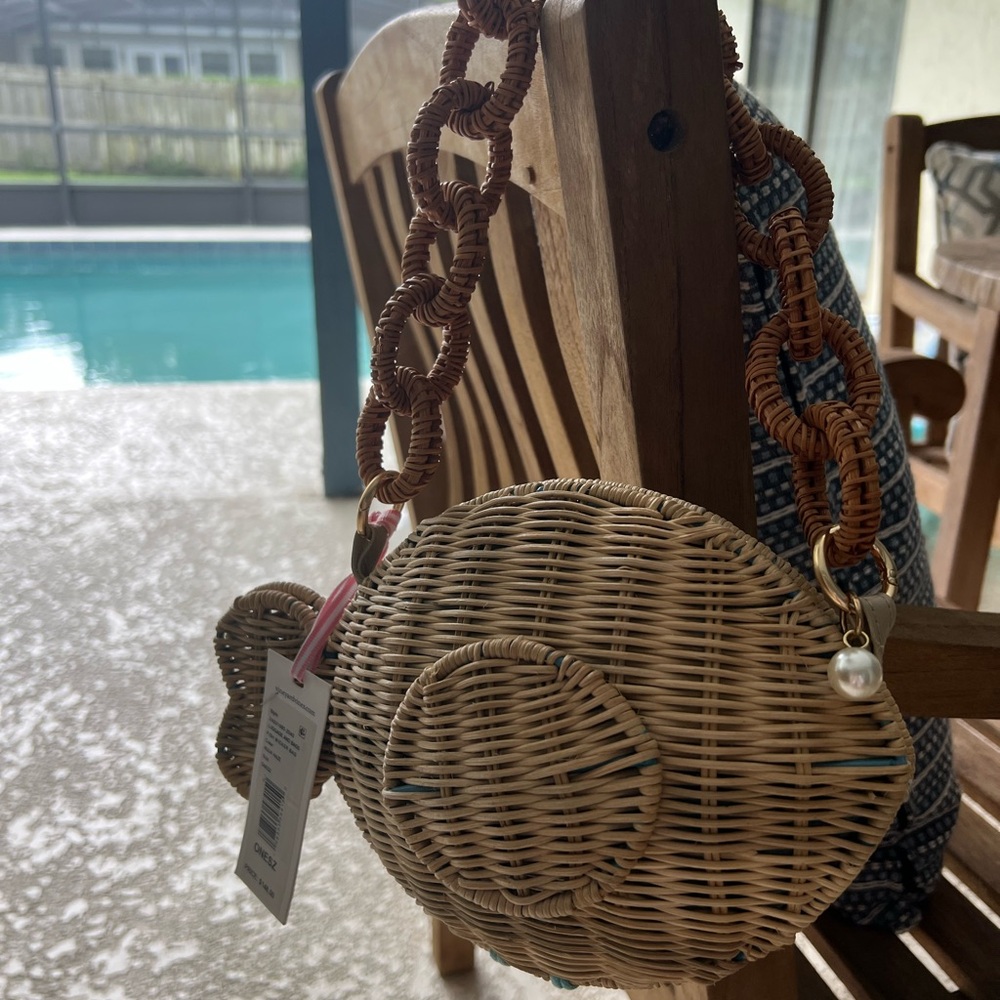 Wicker Fish rattan purse Vineyard
Vines